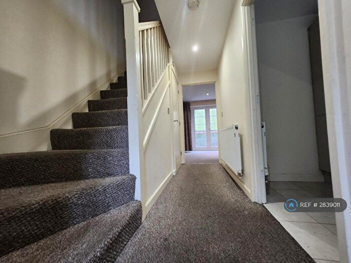 2 Bedroom End Of Terrace House To Rent In Kingswood Court, Luton, LU1