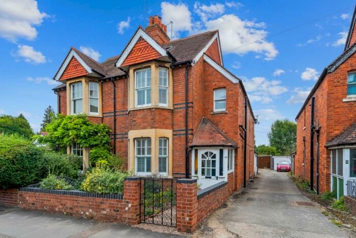4 Bedroom Semi-Detached House To Rent In Victoria Road, Abingdon, OX14