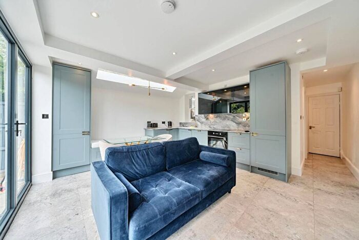 2 Bedroom Flat To Rent In Lenham Road, Lee, London, SE12