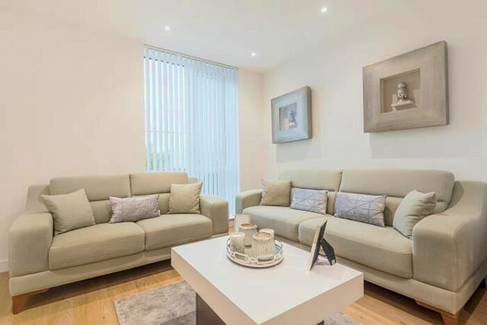 2 Bedroom Flat To Rent In Royal Winchester House, Bracknell, RG12