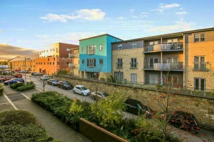 2 Bedroom Flat To Rent In Cameronian Square, Gateshead, NE8