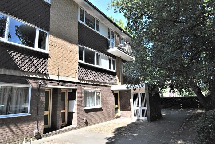 3 Bedroom Apartment To Rent In Dartmouth Terrace, Reading, RG1
