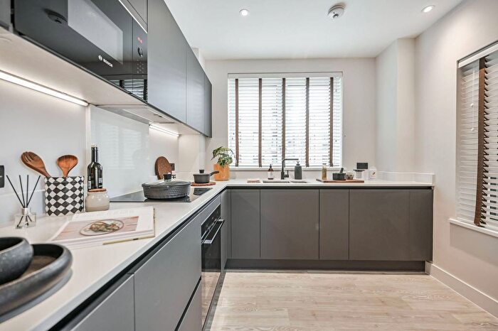 1 Bedroom Flat For Sale In North Gate Park, Harringay, London, N15