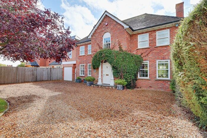 4 Bedroom Semi-Detached House For Sale In Hambledon Road, Denmead, PO7
