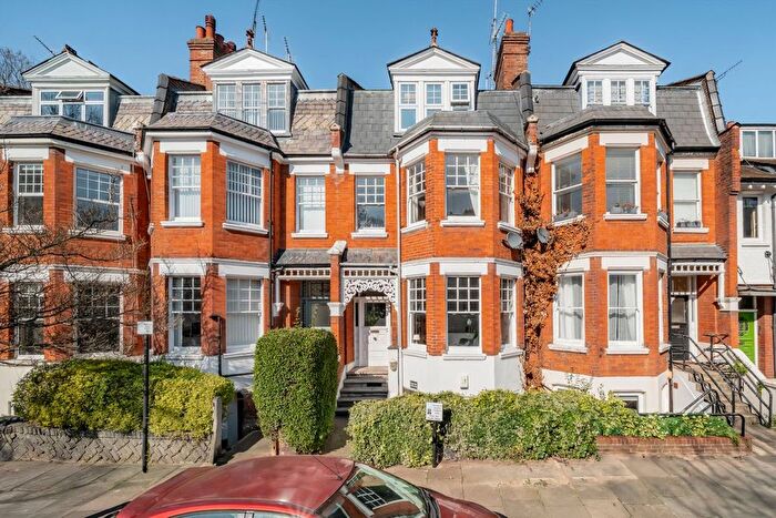2 Bedroom Flat For Sale In Milton Park, Highgate, N6