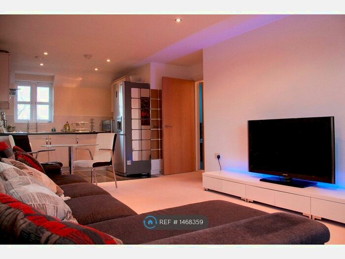 2 Bedroom Flat To Rent In Montgomery Avenue, Leeds, LS16