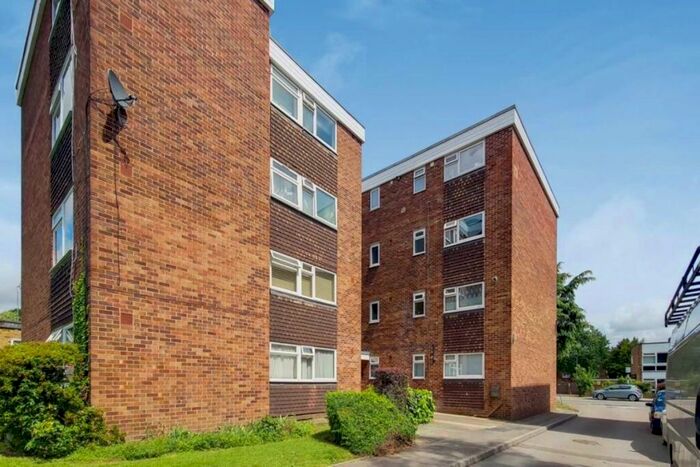 2 Bedroom Flat To Rent In Wimbledon Park Road, London, SW18