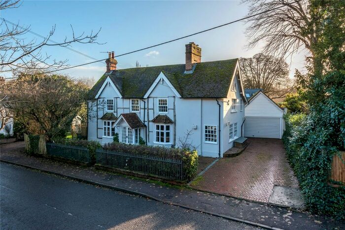 4 Bedroom Detached House For Sale In Old Reigate Road, Betchworth, Surrey, RH3
