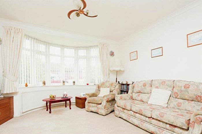 3 Bedroom Semi-Detached House For Sale In Woodnewton Drive, Leicester, LE5