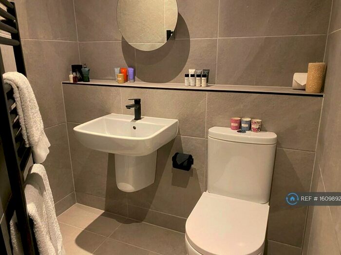 1 Bedroom Flat To Rent In Stanford House, Stourbridge, DY8