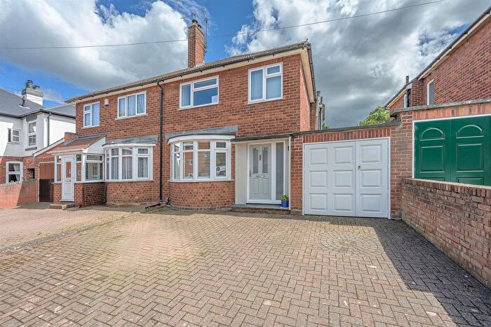3 Bedroom Semi Detached House For Sale In Lion Street, Stourbridge, DY8