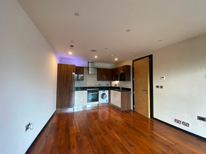 2 Bedroom Flat To Rent In Bramley Road, Oakwood, N14