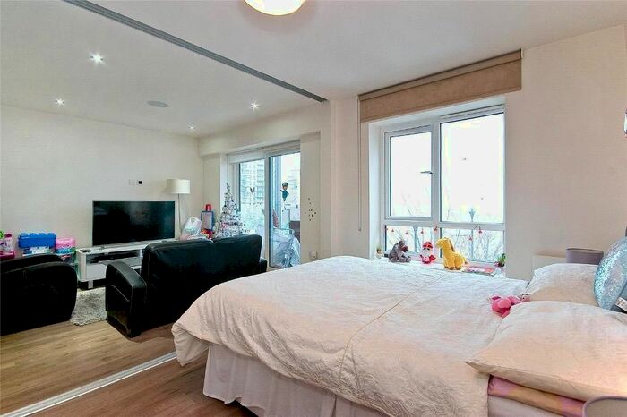 1 Bedroom Flat For Sale In East Drive, Colindale, London, NW9