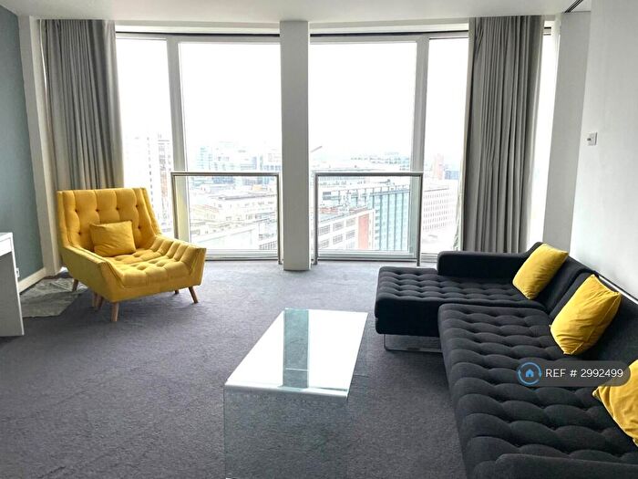 2 Bedroom Flat To Rent In The Rotunda, Birmingham, B2