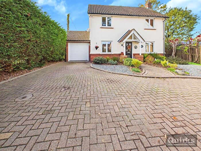 3 Bedroom Detached House For Sale In Carlyle Gardens, Wickford, SS12