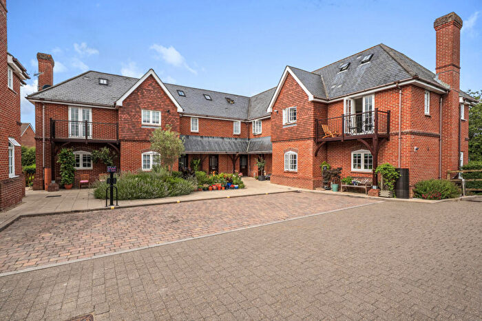 3 Bedroom Flat For Sale In Enborne Gate, Newbury, RG14