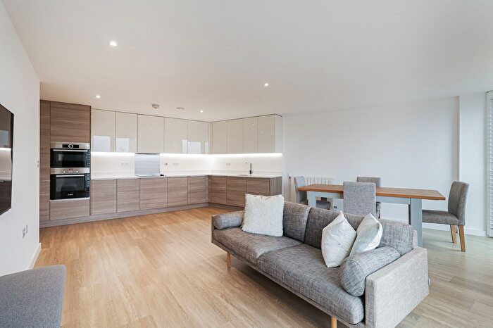 3 Bedroom Flat To Rent In Marine Wharf, Surrey Quays, SE16