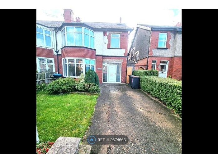 2 Bedroom Flat To Rent In Lynton Gardens, Harrogate, HG1