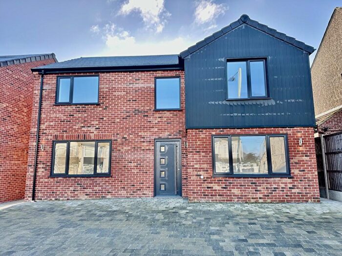 5 Bedroom Detached House To Rent In Colville Road, Oulton Broad, NR33