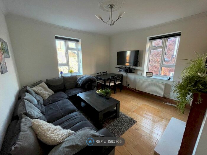 2 Bedroom Flat To Rent In Scarsbrook House, London, SW2