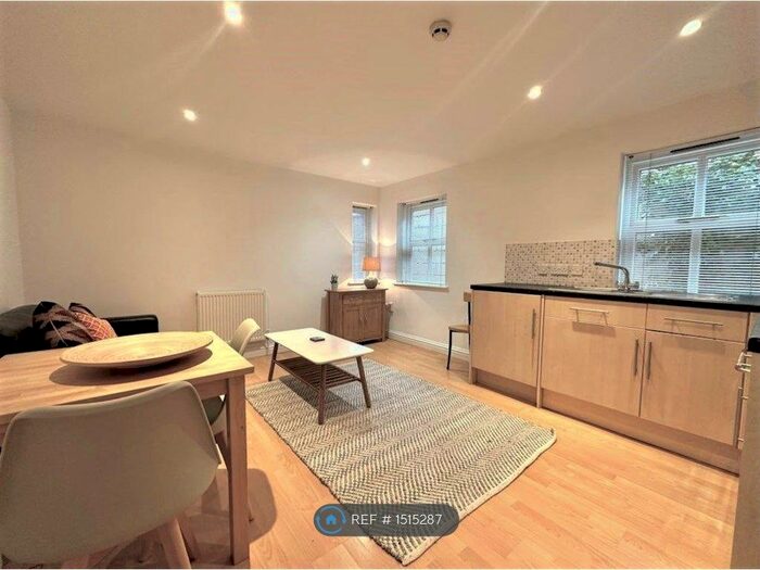 1 Bedroom Flat To Rent In Joiner Lane, Swindon, SN1