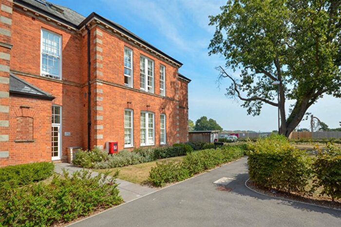 2 Bedroom Flat To Rent In Longley Road, Chichester, PO19