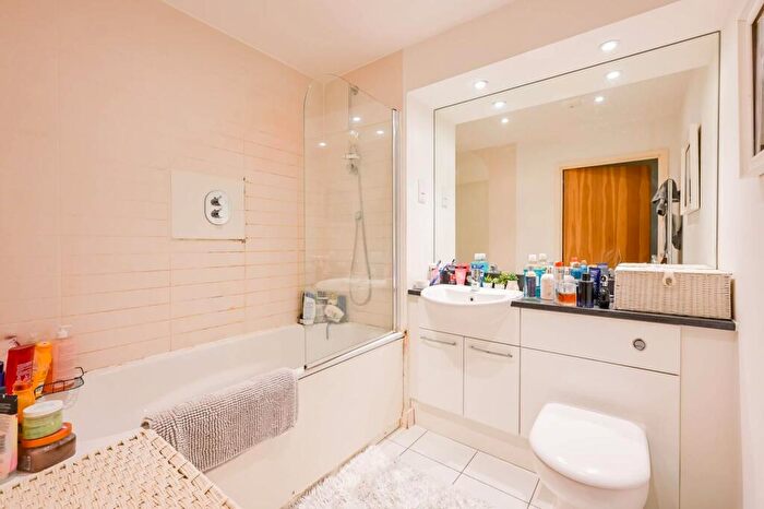 2 Bedroom Flat To Rent In Ross Apartments, Royal Docks, London, E16