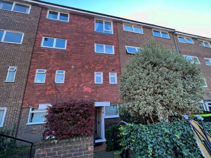 4 Bedroom Terraced House To Rent In Capstan Square, London, E14