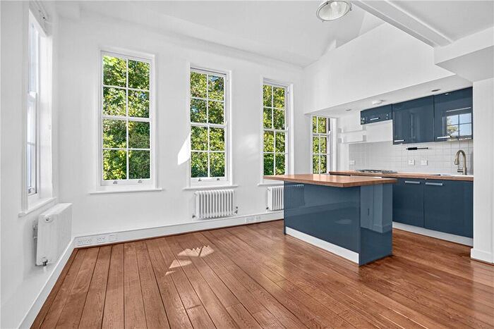 Studio To Rent In Kingsway Place, London, EC1R