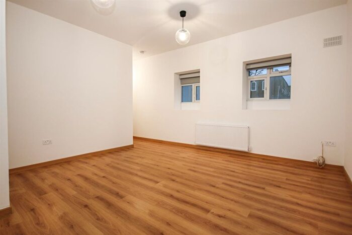 2 Bedroom Flat To Rent In Bedford Road, W13