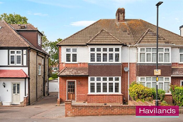 3 Bedroom Property For Sale In The Alders, London, N21