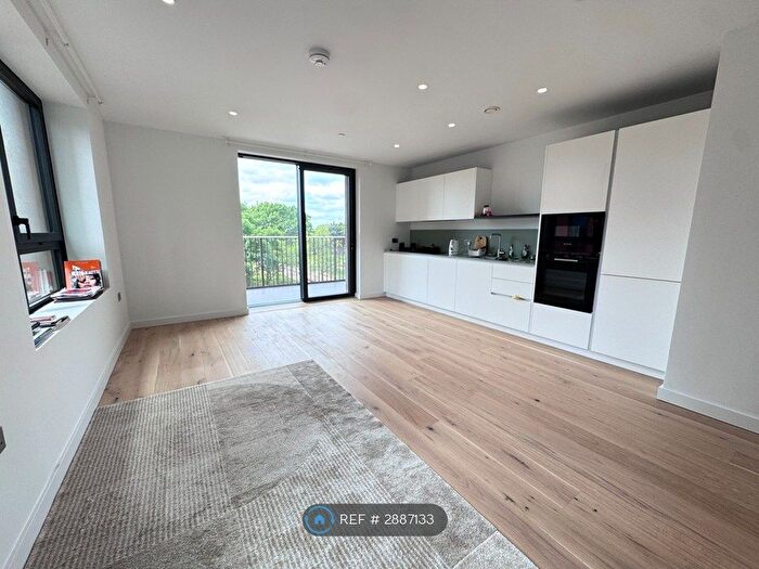 2 Bedroom Flat To Rent In Northam Tower, London, SE10
