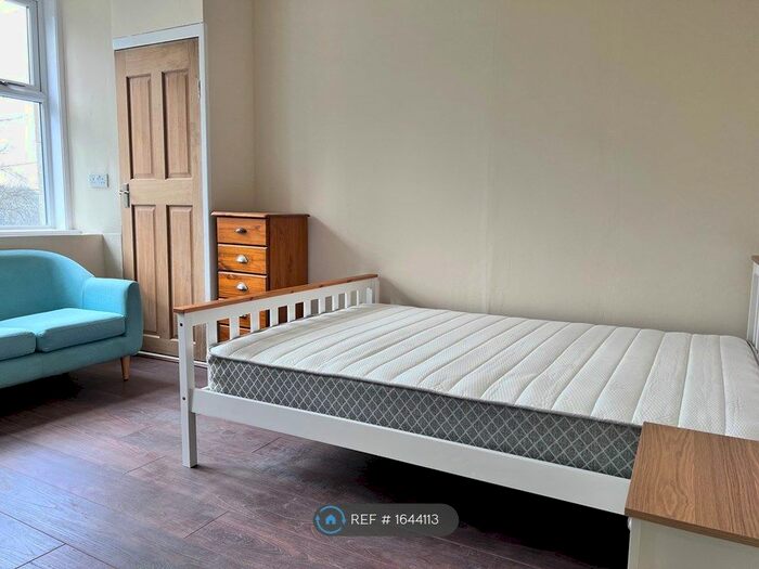 2 Bedroom Flat To Rent In Glasgow, Glasgow, G43