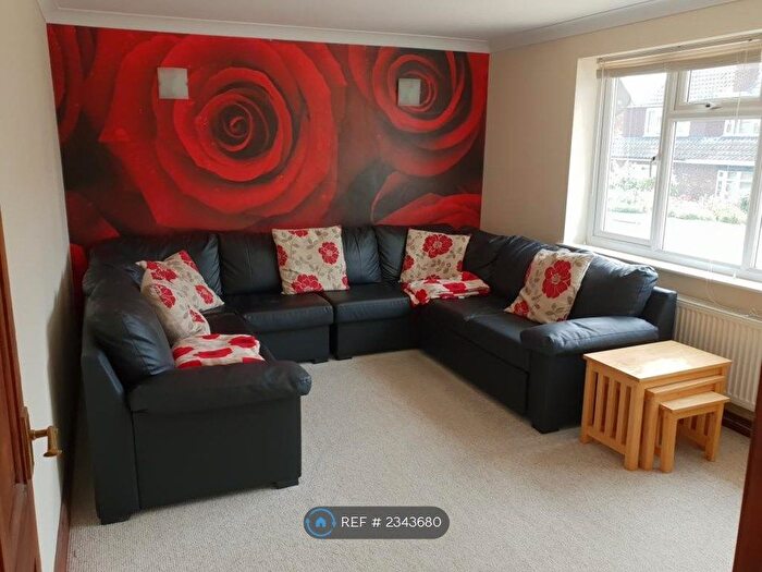 4 Bedroom Semi-Detached House To Rent In Meadow Close, Benfleet, SS7