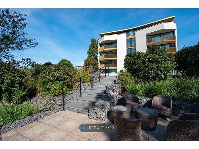 2 Bedroom Flat To Rent In Bishops Wood Court, London, N2