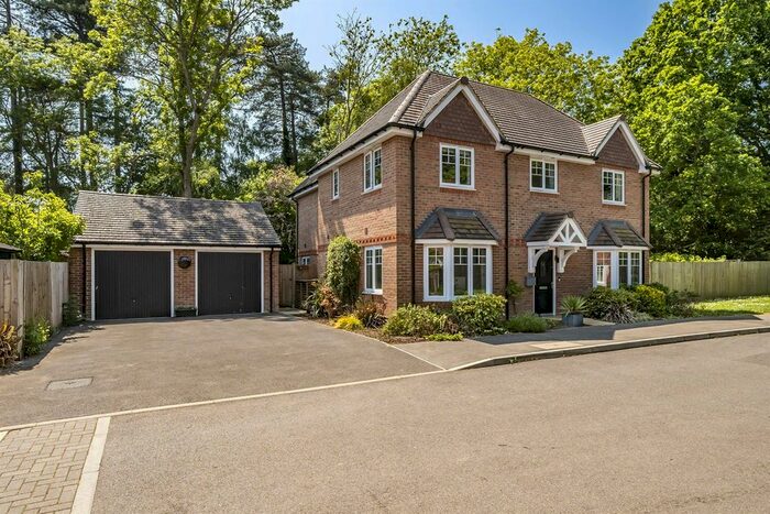 4 Bedroom Detached House For Sale In Charters Gate Way, Wivelsfield Green, Haywards Heath, West Sussex, RH17
