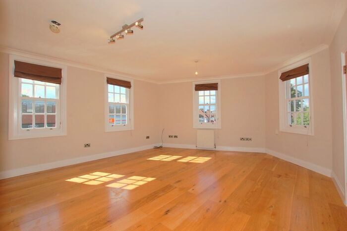 1 Bedroom Flat To Rent In Pickhurst Lane, Bromley, BR2