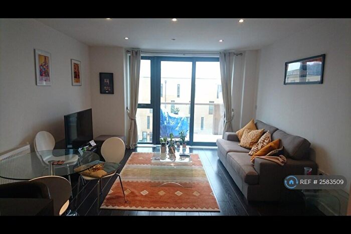 2 Bedroom Flat To Rent In Bovet Court, London, E1
