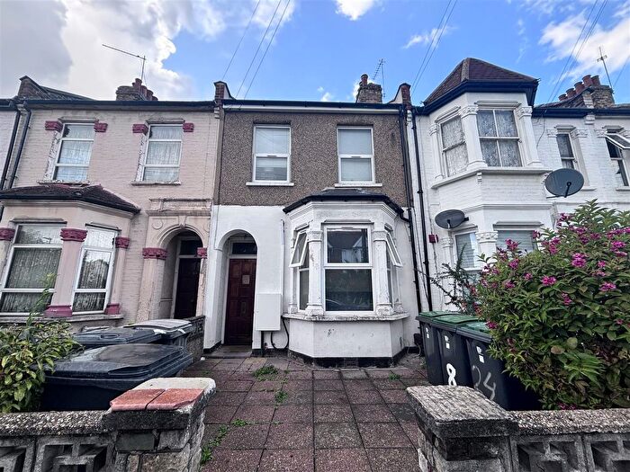 Studio To Rent In Woodlands Park Road, Tottenham, London, N15