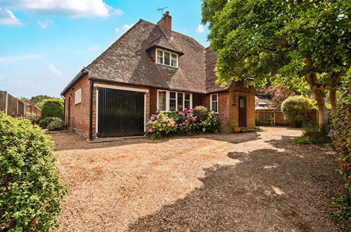 4 Bedroom Detached House For Sale In Cranmore Lane, Aldershot, Hampshire, GU11