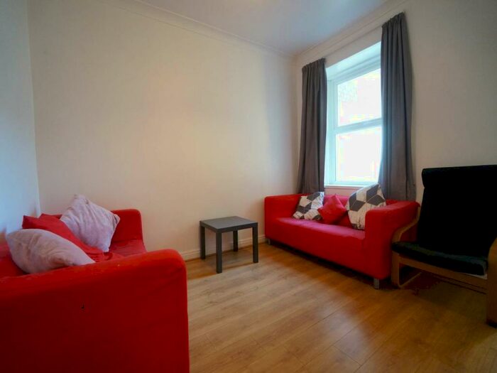 5 Bedroom House To Rent In College Road, Bangor, Gwynedd, LL57