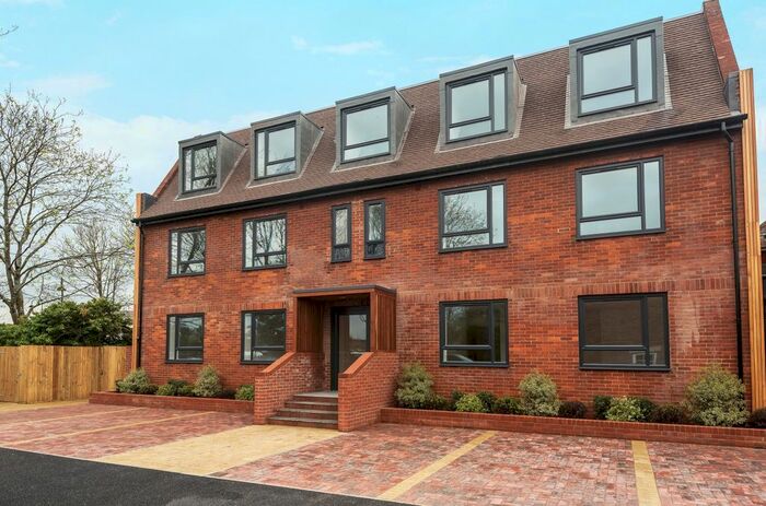 2 Bedroom Flat To Rent In Cedar Apartments, College Street, Petersfield, GU31