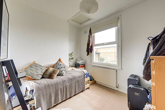 2 Bedroom Flat For Sale In Chadwick Road, Peckham, London, SE15