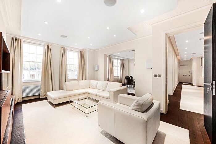 4 Bedroom Flat To Rent In Coleherne Court, SW5