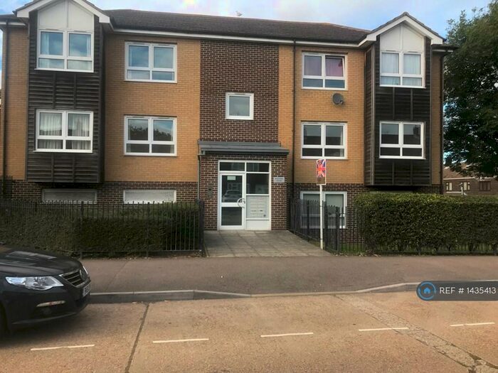 1 Bedroom Flat To Rent In Cherrydown West, Basildon, SS16