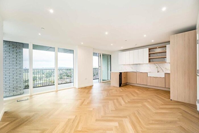 3 Bedroom Flat To Rent In The Hyde, London, NW9