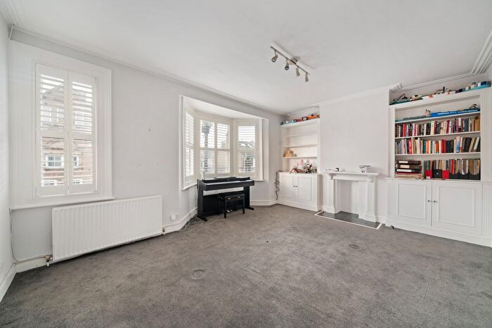 3 Bedroom Flat To Rent In Top Floor Flat, Tranmere Road, Earlsfield, SW18