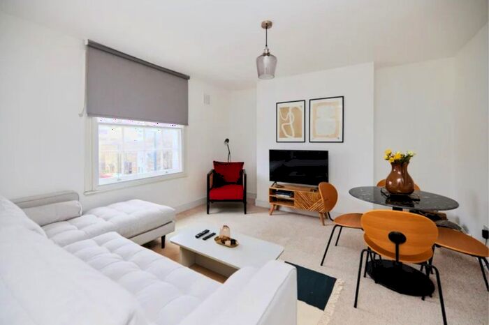 1 Bedroom Flat To Rent In Clapham Park Road, London, SW4