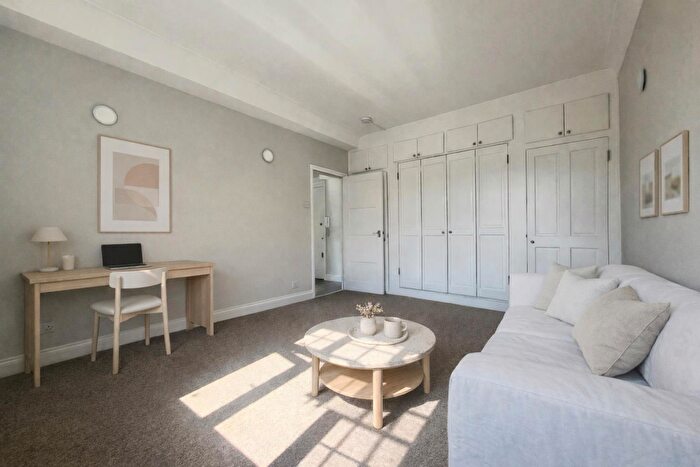 Studio To Rent In Belsize Grove, Belsize Park, NW3