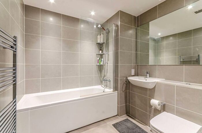 1 Bedroom Flat For Sale In City Road, Clerkenwell, London, EC1V